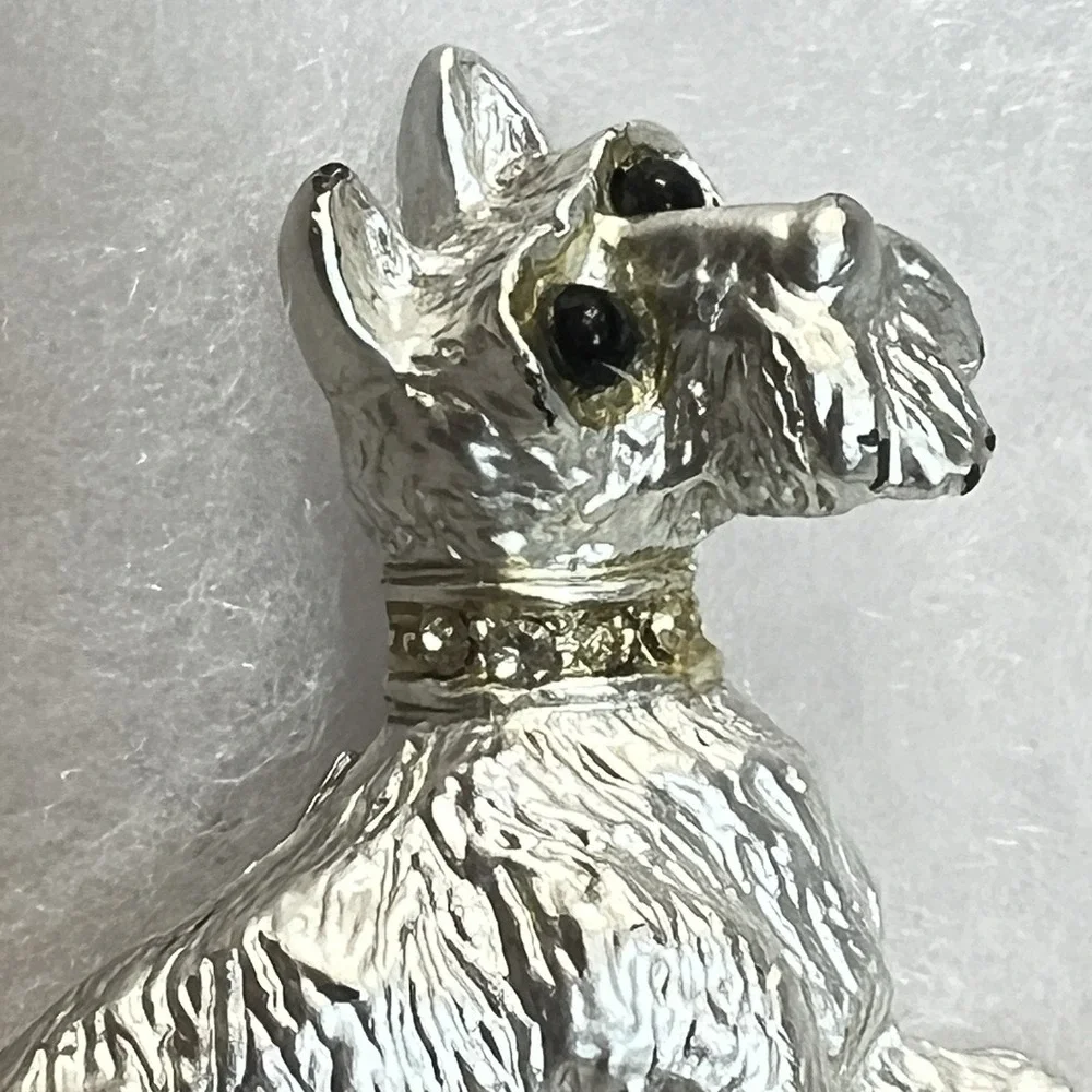 VINTAGE Scottie Dog Clothing Pin/pendant Metal with‎  Glass stones eyes/collar